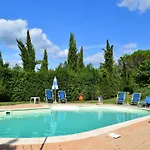 펜션 Idyllic In With Swimming Pool 빈치